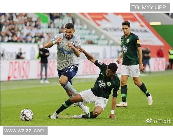 柏德博恩主场迎战沙尔克04双方争夺关键三分的激烈对决 柏德博恩主场迎战沙尔克04双方争夺关键三分的激烈对决